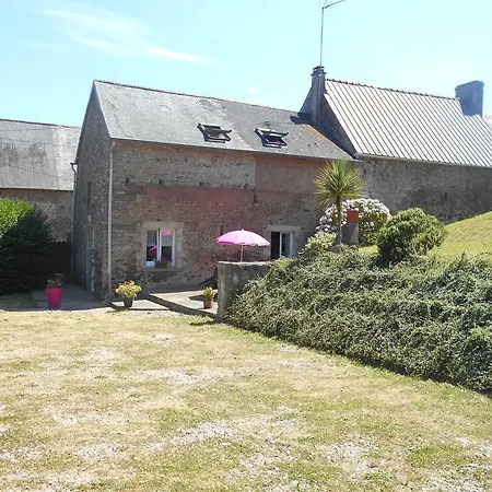 Holiday home Gite De La Huberderie Quettehou